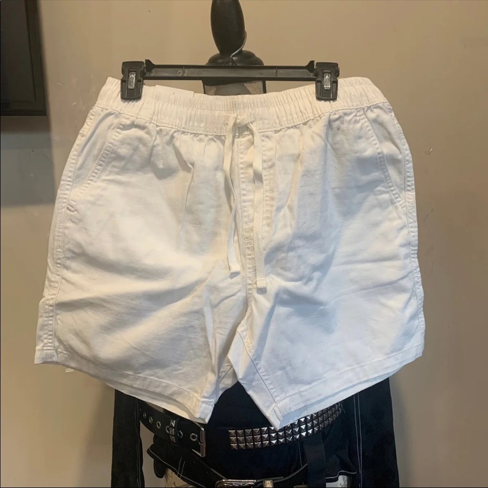Cotton on white shorts men’s size large new with tags
